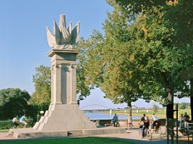 Denkmal der Begegnung Foto: Firma Foto-Lohse Chemnitz Quelle: Stadtverwaltung Torgau